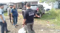 Polisi mengolah TKP peristiwa anak bacok selingkuhan ibunya di Serang, Banten. (Foto: Liputan6.com/Polsek Puloampel)
