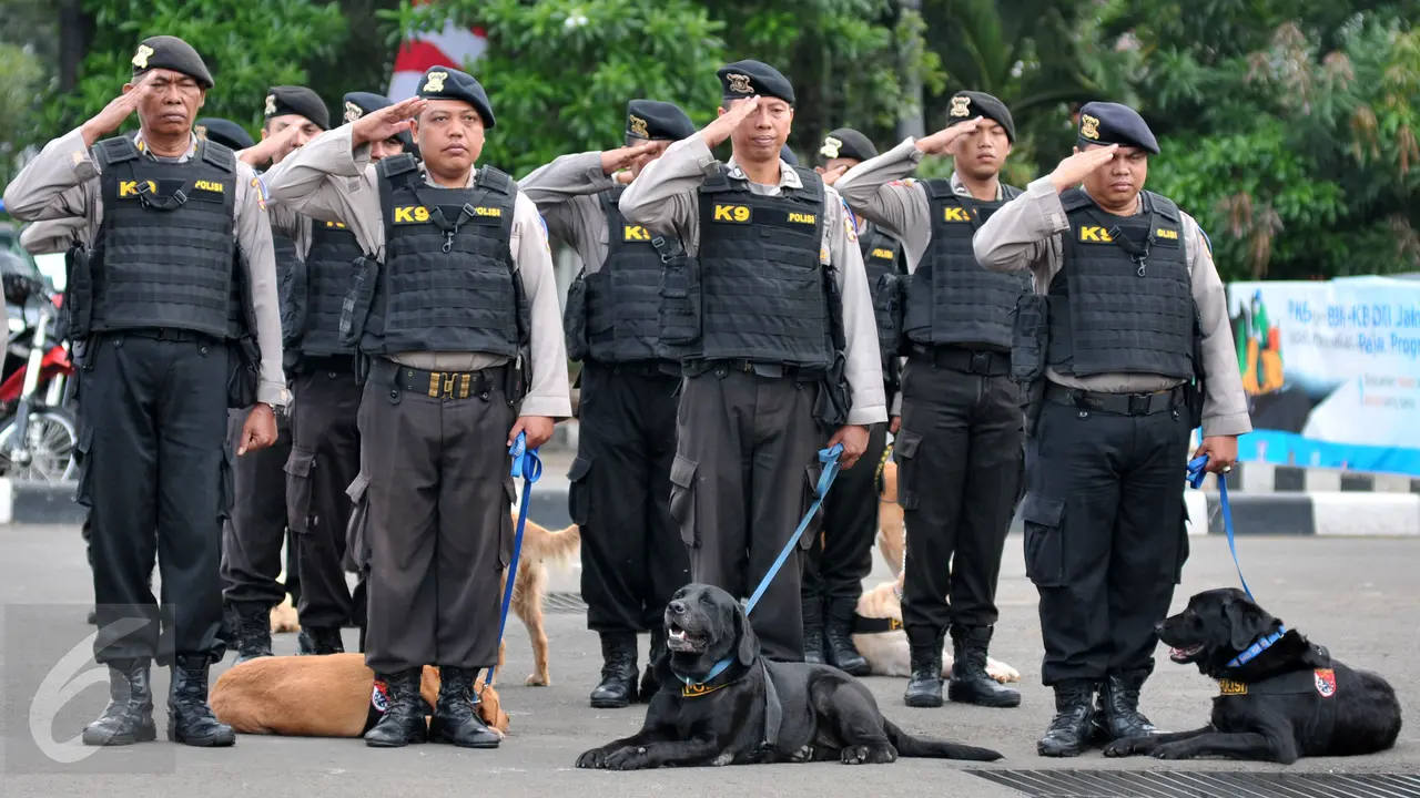 20151223-Siapkan Pengamanan Natal & Tahun Baru, Kapolri Pimpin Apel Operasi Lilin-Jakarta