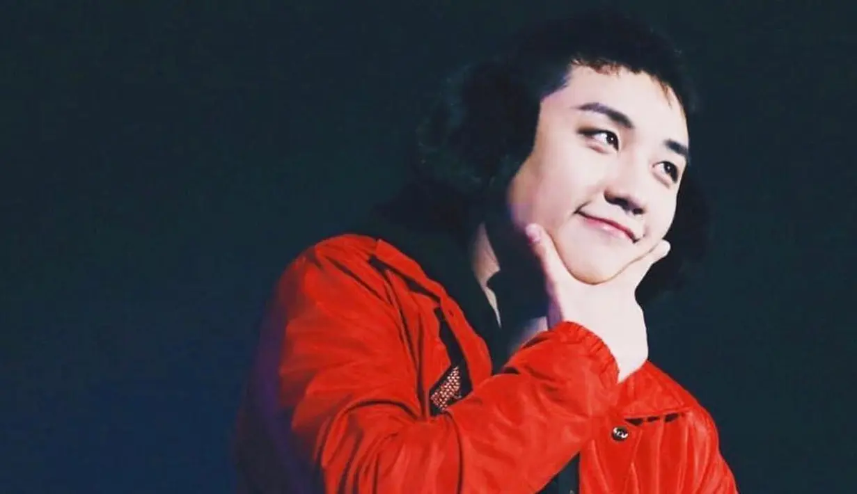 Cowok berwajah tampan ini mengatakan jika setelah kejadian itu, manajer dan penata rambutnya tiba-tiba ganti. Namun mereka tidak pernah mengatakan alasannya. (Foto: instagram.com/seungriseyo)