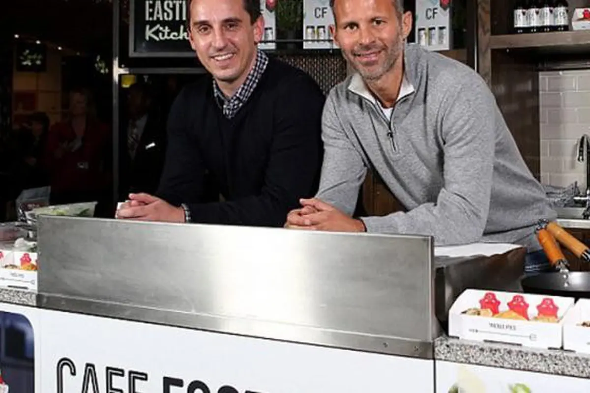 Ryan Giggs dan Gary Neville Berlibur di Bali