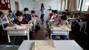Sejumlah murid saat mengikuti kelas teori di Sekolah Atlet Shichahai, China (18/5). Sistem sekolah olahraga di China telah sangat membantu meraih kesuksesan dengan didikan kerasnya. (REUTERS/Aly Song)
