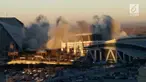 Stadion Georgia Dome, sebagai tempat kejuaraan rugby dan super bowl di atlanta runtuh dalam hitungan detik setelah diledakkan.