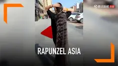 Seorang wanita di Henan, China dijuluki rapunzel versi Asia lantaran memiliki rambut sepanjang 180 meter. Demi seperti rapunzel, selama 15 tahun wanita itu tak memotong rambutnya.