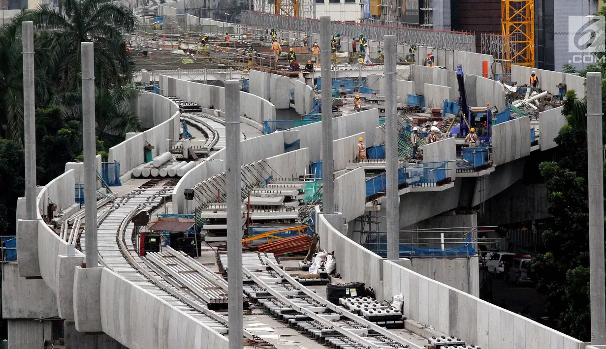 Pekerja menyelesaikan proyek pembangunan Stasiun MRT Sisingamangaraja di Jakarta, Rabu (29/11). Penyelesaian proyek MRT hingga akhir Oktober telah mencapai 83,07 persen. (Liputan6.com/JohanTallo)
