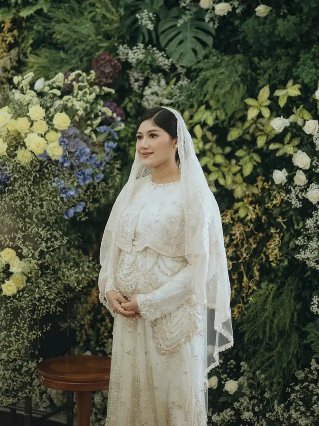 Erina Gudono di acara tasyakuran dan pengajian kehamilan anak pertamanya. [Foto: Instagram/erinagudono]