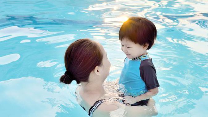 5 Persiapan Anak Berenang Untuk Pertama Kalinya Parenting Fimela Com
