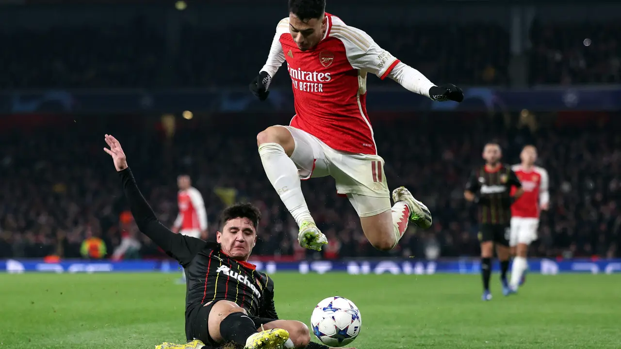 Bek Timnas Uzbekistan U-23 dan RC Lens, Abdukodir Khusanov, melawan Arsenal di Liga Champions 2023/2024.