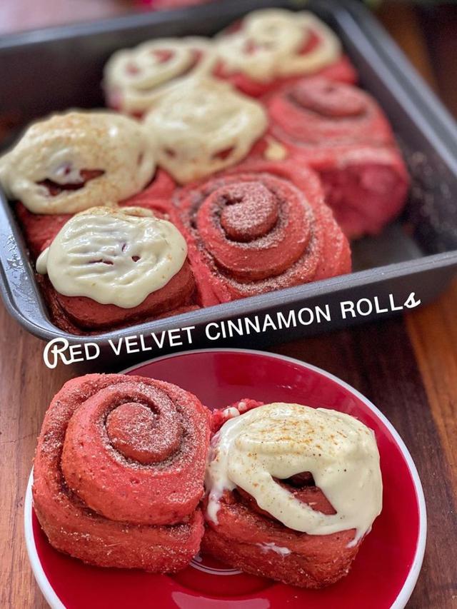 Cinnamon Rolls Velvet