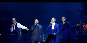 Nonton lagi aksi panggung Boyzone di Istora Senayan, Jumat (23/05) 