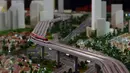 Miniatur kereta LRT dipamerkan saat pameran INAPA 2017 di JIExpo Kemayoran, Jakarta, Rabu (29/3). Pameran ini berlangsung di Hall B1 JIExpo Kemayoran. (Liputan6.com/Helmi Fithriansyah)