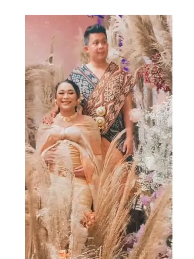 8 Gaya Maternity Shoot Syifa Adik Ayu Ting Ting, Tampil Memesona