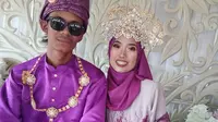 Pasangan pengantin asal Malaysia yang ceritanya viral di dunia maya. (dok. Facebook/Zuraiha Zaini)