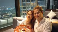 Momen Perayaan Anniversary Dul Jaelani dan Tissa Biani, Romantis Banget. (Sumber: Instagram/duljaelani)