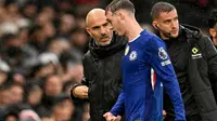 Gelandang Chelsea, Cole Palmer, hanya bermain selama 21 menit saat timnya keok 1-2 dari Manchester United pada laga pekan kelima Premier League di Old Trafford, Sabtu (20/9/2025) malam WIB. (AFP/Oli Scarff)