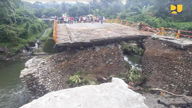 Kementerian PUPR bangun jembatan sementara sebagai pengganti Jembatan Batang Kalu yang rusak akibat luapan Sungai Batang Ulakan (Foto: Dok Kementerian PUPR)