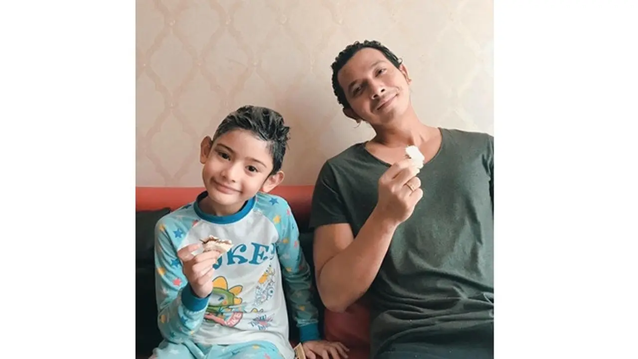 7 Potret Keakraban Sonny Septian dan King Faaz Arafiq, Kompak Banget