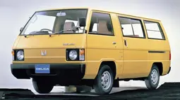 Generasi ketiga Mitsubishi Delica lahir pada tahun 1979 dengan desain yang lebih mengotak dan membesar. Sejatinya model ini sudah dihentikan produksinya di tahun 1986. Namun, khusus pasar Indonesia masih dijual dalam kondisi baru oleh Mitsubishi hingga saat ini. Mesinnya mengusung mesin diesel yang terkenal bertenaga dan tahan lama. (Source: Mitsubishi)
