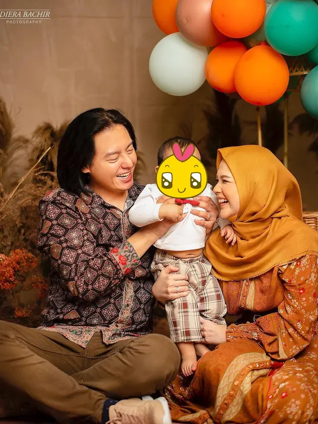 6 Gaya Pemotretan Cut Meyriska dan Roger Danuarta Bareng Anak, Kompak