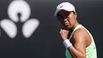 Janice Tjen dari Indonesia bereaksi terhadap poin yang diraih Leylah Fernandez dari Kanada selama pertandingan tunggal putri hari ketiga turnamen tenis Australia Terbuka di ANZ Arena, Melbourne Park, pada 20 Januari 2026. Membuka penampilannya di Australia Open 2026, petenis tunggal putri Indonesia, Janice Tjen sukses meraih hasil positif. (DAVID GRAY/AFP)