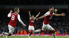 Striker Arsenal, Olivier Giroud, merayakan gol kemenangan yang dicetaknya ke gawang Leicester pada laga Premier League di Stadion Emirates, London, Jumat (11/8/2017). Arsenal menang 4-3 atas Leicester. (AFP/Ian Kington)