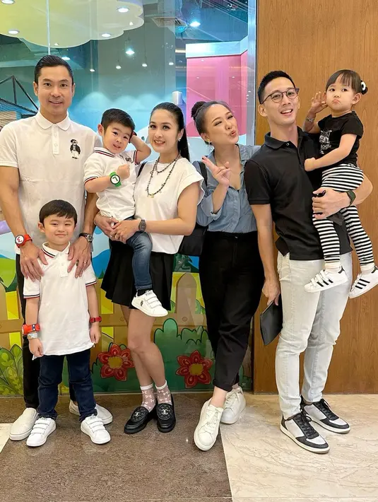 Sandra Dewi dan Yuanita Christiani (Instagram/sandradewi88)