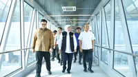 Khofifah saat meninjau Bandara Dhoho Kediri. (Istimewa)