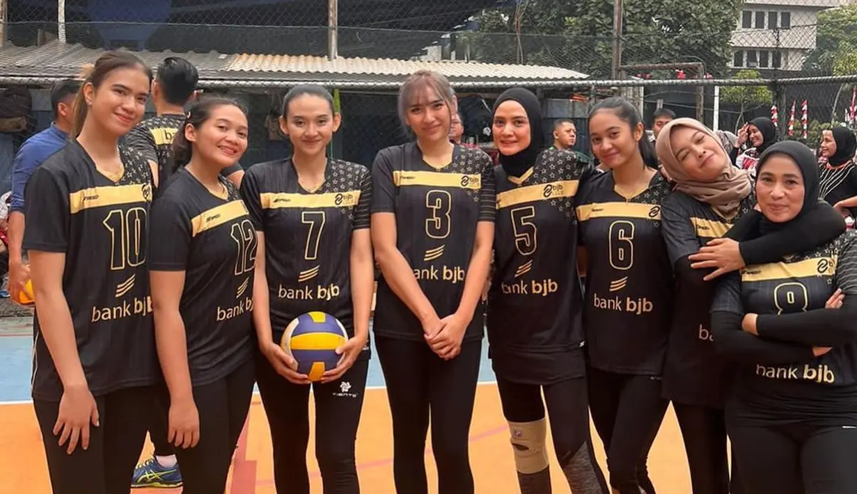 Berbagai aksi keren Ade Maya saat bertanding juga sering dibagikan via akun Instagram. Walaupun juniornya lebih muda, namun paras cantiknya justru terlihat bak seumuran. (FOTO: instagram.com/mayamaula9/)