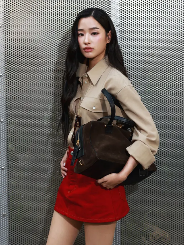 Tu Tontawan hadir di Fashion Show Koleksi S/S 2027 AMI Paris. Dok. AMI Paris
