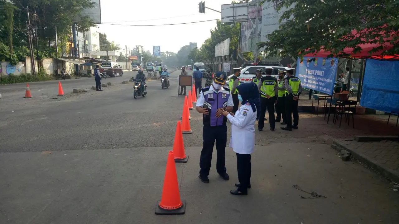 Hari Pertama PSBB di Perbatasan Tangerang-Bogor
