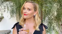 Reese Witherspoon di pergelaran virtual Emmy Awards 2020. (dok. Instagram @reesewitherspoon/https://www.instagram.com/p/CFYMEICA5wP/)