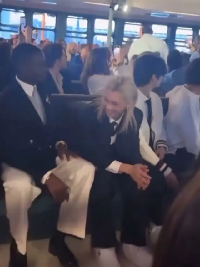 Momen Jisoo dan Felix tertawa bersama (Instagram/@jisoofancam_)