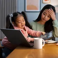 Anak yang tumbuh dalam lingkungan penuh tuntutan dan kewaspadaan tinggi sering berkembang menjadi sosok super perfeksionis. Mereka merasa harus selalu benar, takut gagal, dan sulit menerima ketidaksempurnaan — baik pada diri sendiri maupun orang lain. (foto/dok: freepik)