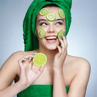 ilustrasi 5 Manfaat Jeruk Nipis untuk Wajah, Agar Terhindar Dari Tanda Penuaan Dini/RomarioIen/shutterstock