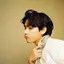 Kim Taehyung atau V BTS, adalah salah satu member grup K-Pop BTS yang mendapatkan posisi sebagai vokalis utama.