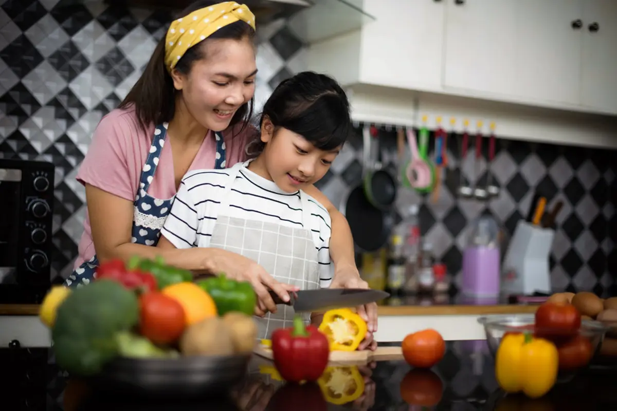 5 Cara Menarik untuk Mengajak Anak Makan Buah dan Sayur