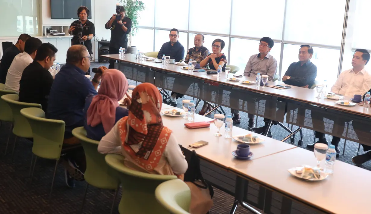 Suasana pertemuan antara  Komisioner Komisi Penyiaran Indonesia (KPI) dengan jajaran direksi SCTV dan Indosiar di SCTV Tower, Jakarta, Rabu (26/2/2020). Dalam pertemuan  silahturahmi tersebut KPI menilai baik tayangan-tayangan pada SCTV dan Indosiar. (Liputan6.com/Angga Yuniar)