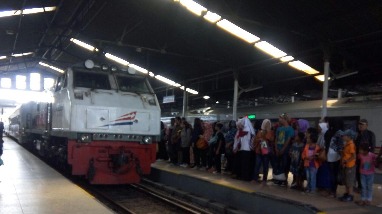 Tiket KA tambahan Lebaran dari Daop 2 Bandung sudah habis terjual. (Istimewa)