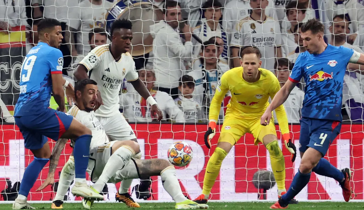 Menjamu RB Leipzig di leg kedua babak 16 besar Liga Champions 2023/2024, Los Blancos hanya mampu bermain imbang 1-1. (Pierre-Philippe MARCOU/AFP)
