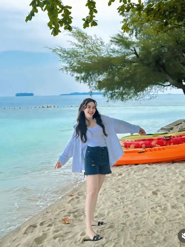 Ayu Ting Ting Liburan Kepulauan Seribu. [@ayutingting92]