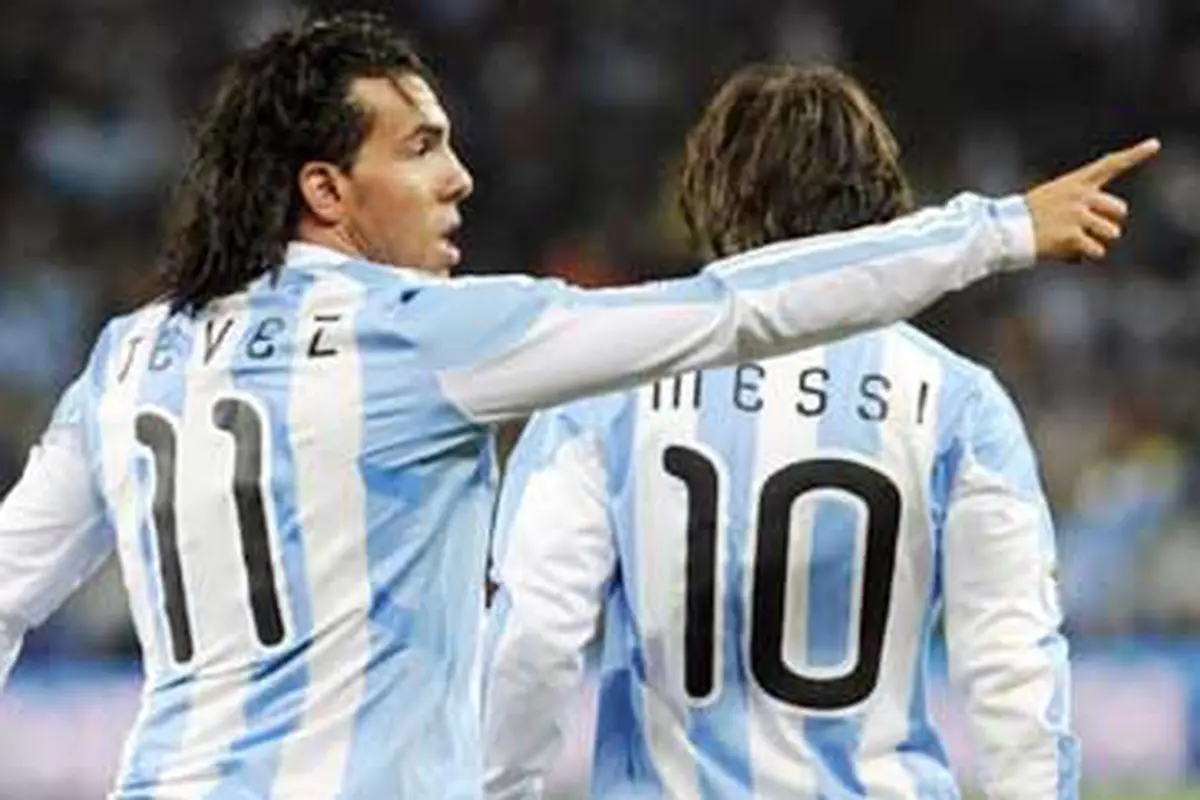 img_tevez-messi.jpg