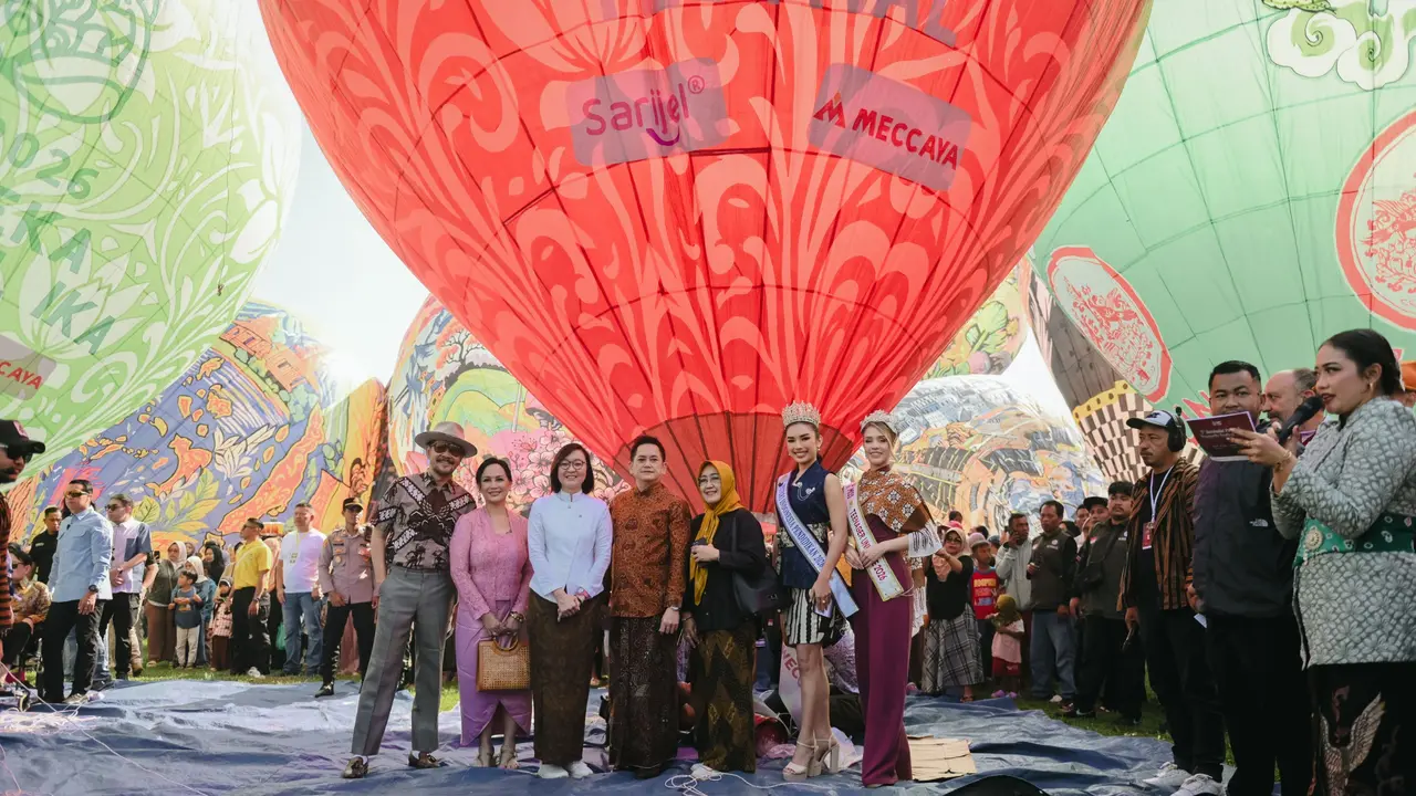 Wakil Menteri Ekonomi Kreatif (Wamen Ekraf) Irene Umar menghadiri malam puncak di Candi Borobudur serta pesta rakyat dan festival balon udara di pelataran Candi Ngawen.