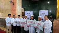 Telkomsel menggelar program CSR Infaq ke Masjid Agung Lombok Tengah. Liputan6.com/Jeko Iqbal Reza