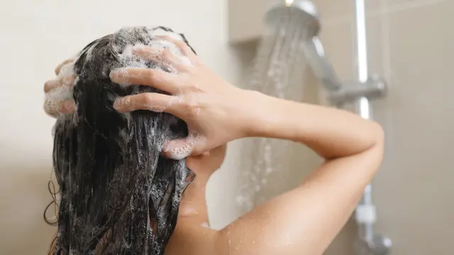 Cara Ampuh Membasmi Kutu Rambut dan Telurnya yang Bikin Kepala Gatal, Intip Yuk