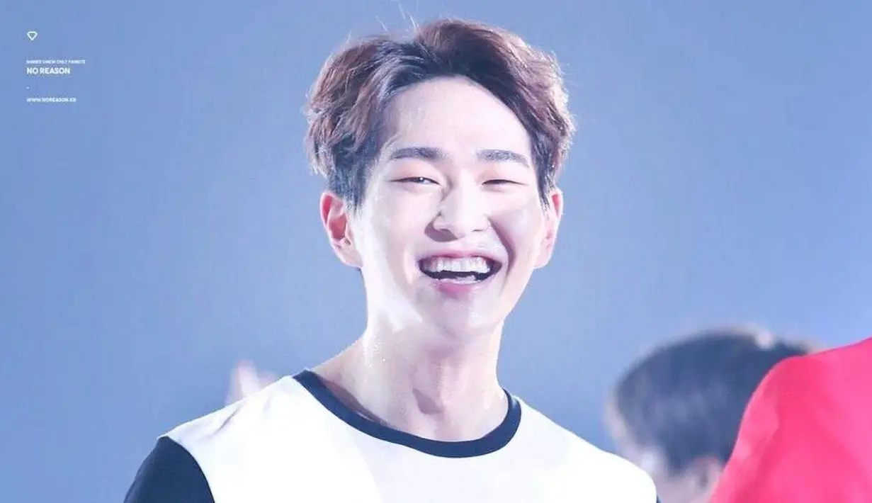 Onew merupakan nama pemberian dari Lee Soo Man. Onew sendiri mempunyai arti bersinar dan hangat. (Foto: koreaboo.com)