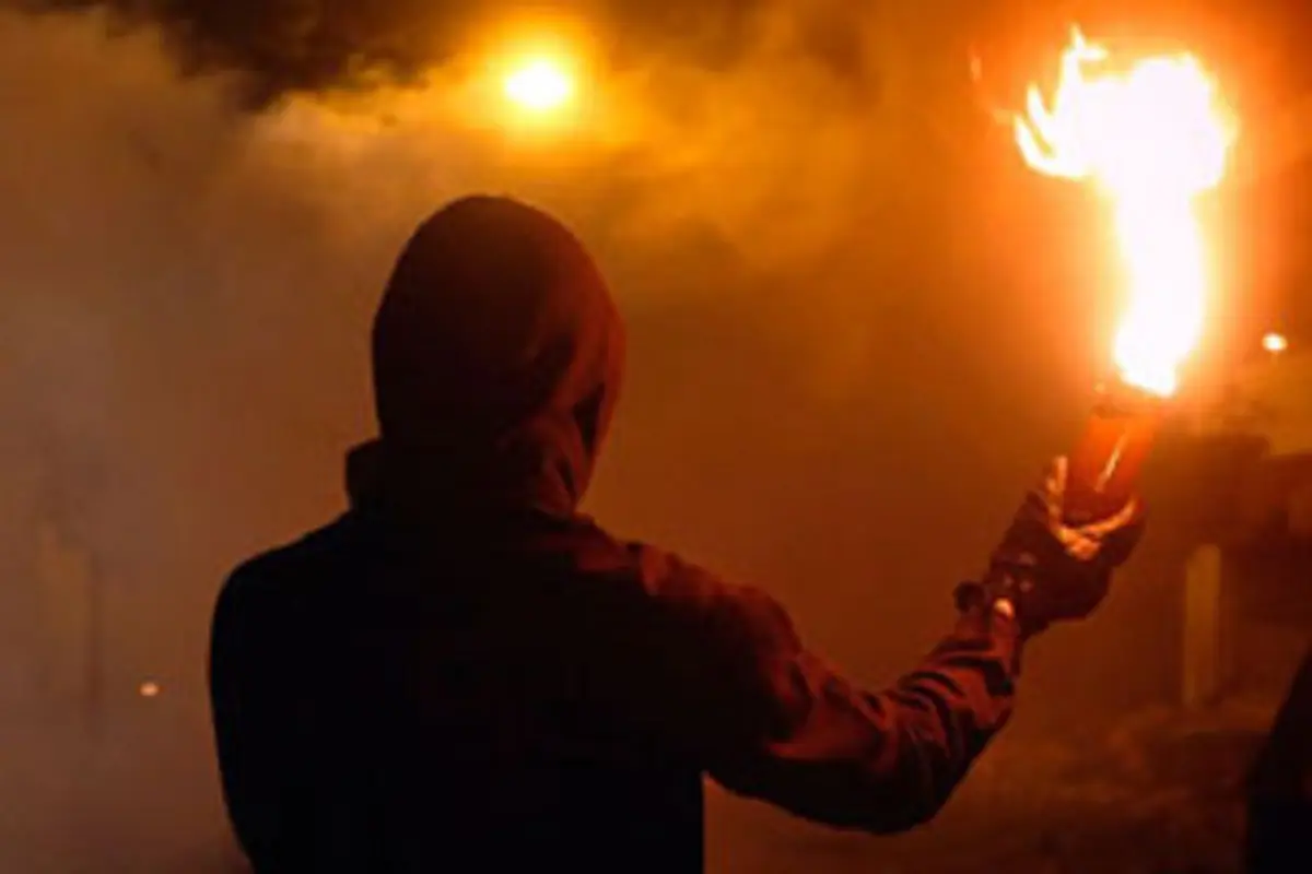 2 Pria Misterius Diduga Lempar Bom Molotov ke Mobil Tukang Sate