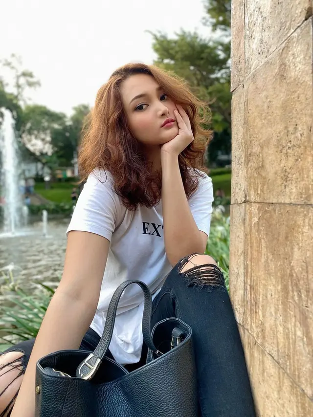 6 Potret Penyanyi dan Pemain Biola Tara Adia, Putri Sulung Diva Keroncong Indonesia