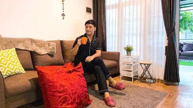 7 Potret Penampilan Terbaru Ricky Cuaca, Makin Tegap dan Bugar