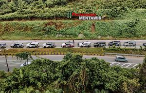 Sebanyak 60 member ID42NER mendapat kesempatan menjajal langsung ketangguhan Toyota Fortuner di lintasan off-road menantang. (ist)
