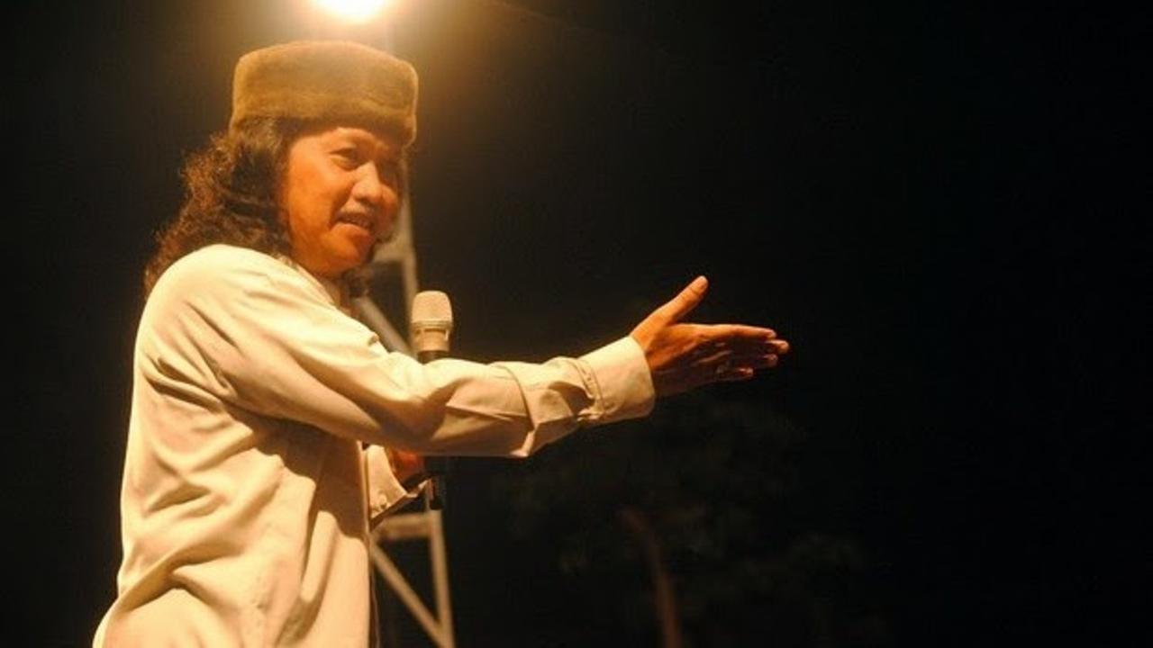 Cak Nun Padukan Lantunan Selawat dengan Lagu Natal