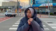 Nama Megawati Hangestri Pertiwi sedang ramai diperbincangkan publik. Ia membanggakan Indonesia dengan sukses jadi pevoli handal di Korea Selatan. Potretnya saat di lapangan dengan jalan-jalan di Korea curi perhatian. (Liputan6.com/IG/megawatihangestrip)